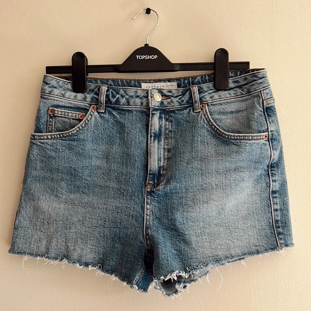 Topshop Cutoff Denim High Waisted Light Blue Raw Hem Mom Shorts - Like New!